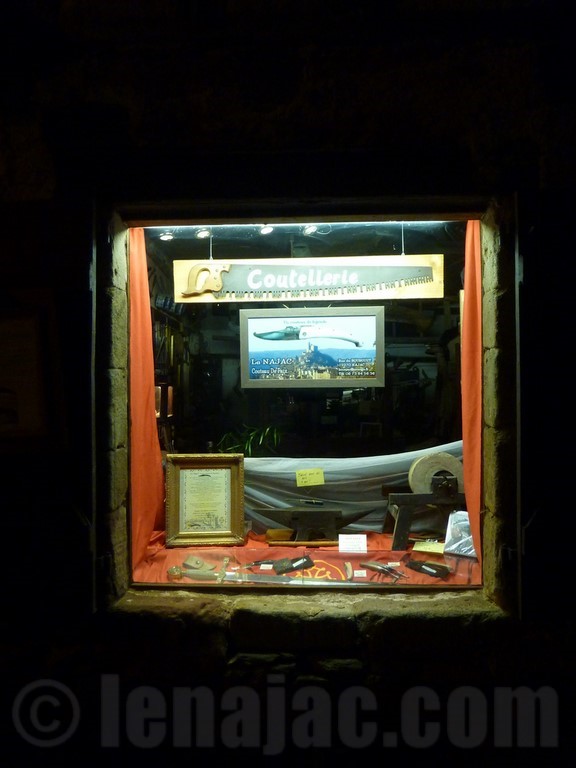Le Najac - La vitrine, by night