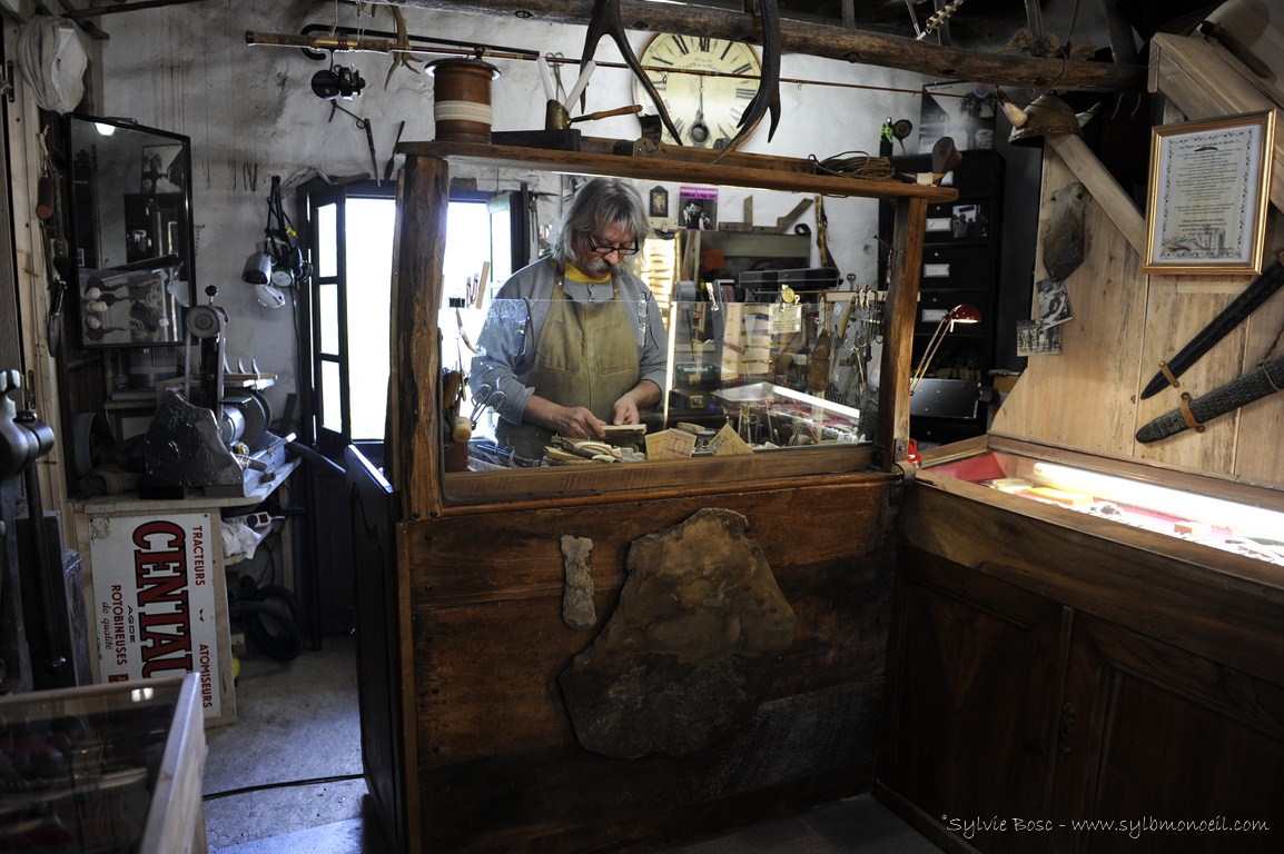 Le Najac, couteau de paix - reportage à l’atelier - photographie Sylvie Bosc
