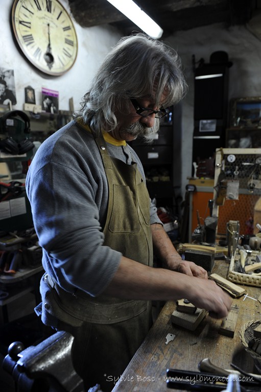 Le Najac, couteau de paix - reportage à l’atelier - photographie Sylvie Bosc
