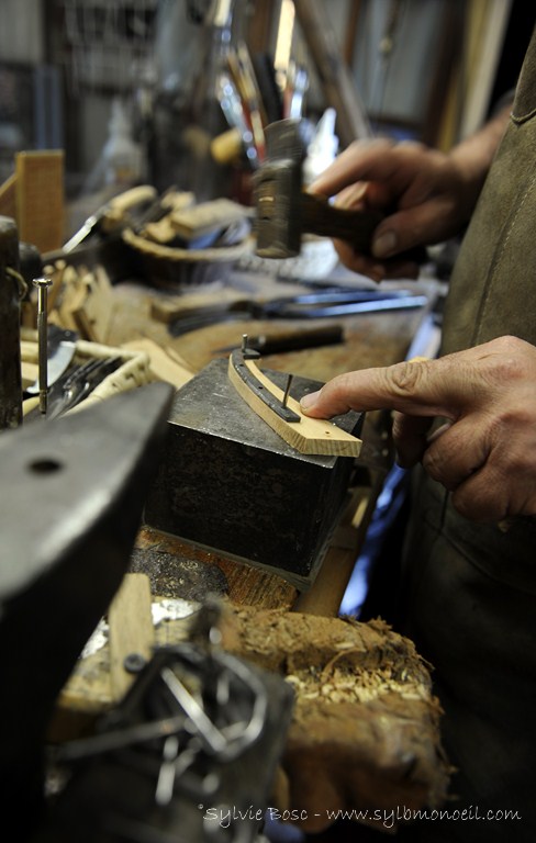Le Najac, couteau de paix - reportage à l’atelier - photographie Sylvie Bosc