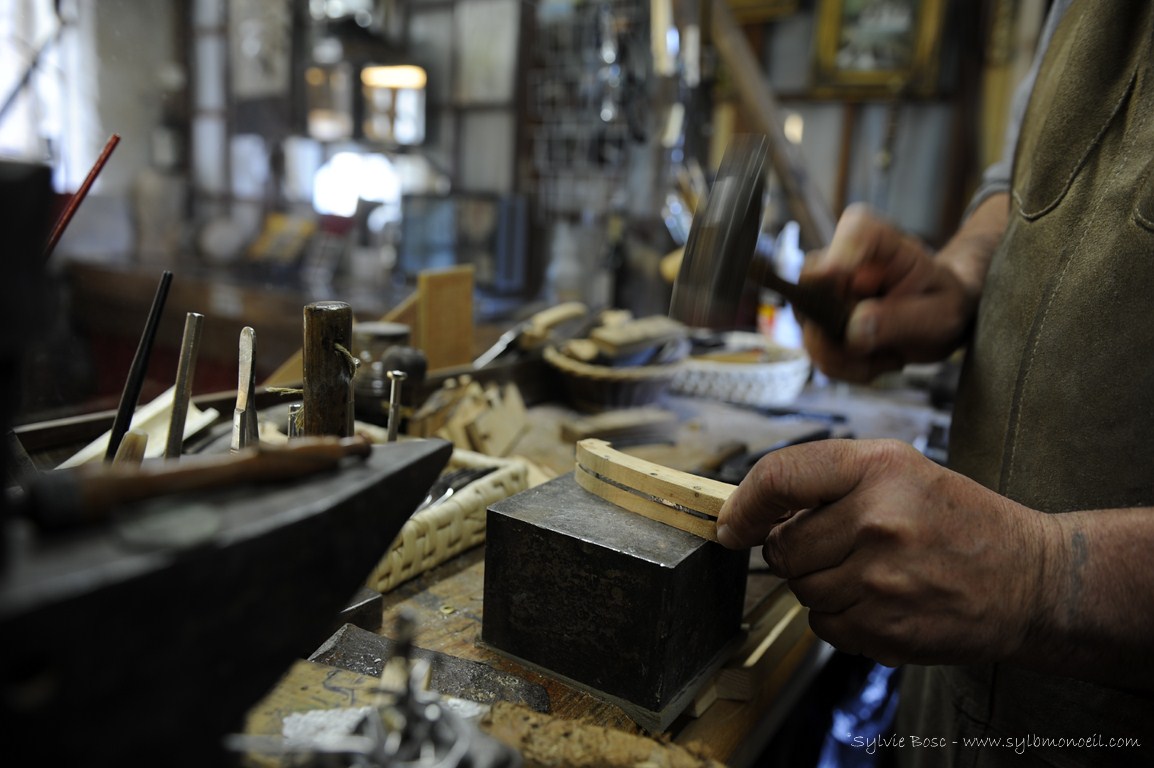 Le Najac, couteau de paix - reportage à l’atelier - photographie Sylvie Bosc