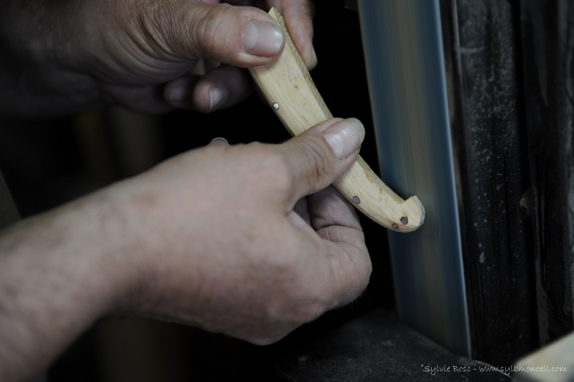 Le Najac, couteau de paix - reportage à l’atelier - photographie Sylvie Bosc