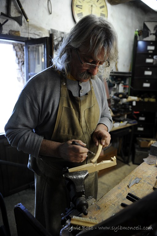 Le Najac, couteau de paix - reportage à l’atelier - photographie Sylvie Bosc