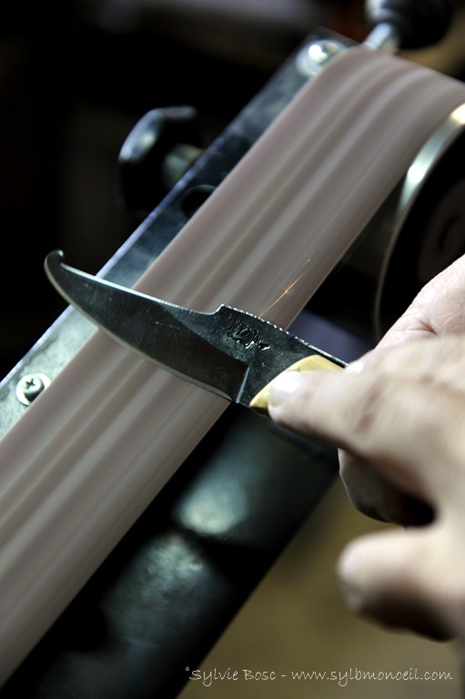 Le Najac, couteau de paix - reportage à l’atelier - photographie Sylvie Bosc