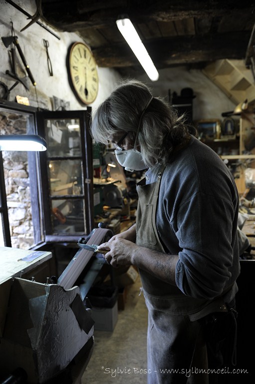 Le Najac, couteau de paix - reportage à l’atelier - photographie Sylvie Bosc