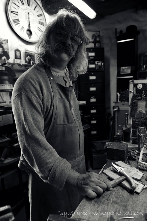 Le Najac, couteau de paix - reportage à l’atelier - photographie Sylvie Bosc